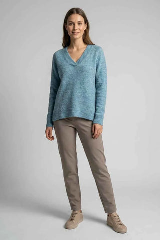 Sweter damski z dekoltem V - Niebieski  34% moher, 34% wełna