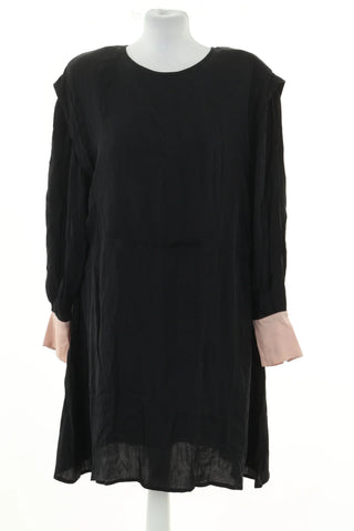 Schwarzes Kleid