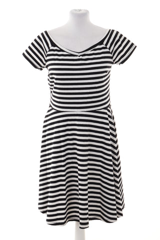 Kleid mit Streifen