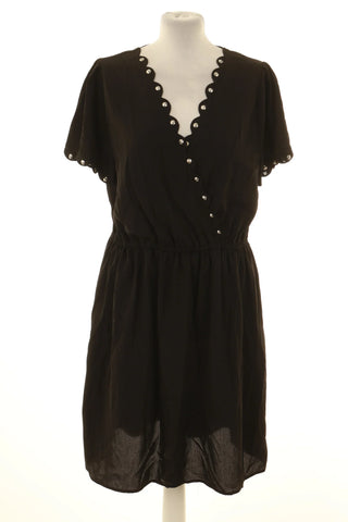Schwarzes Kleid