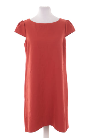 Orangefarbenes Kleid