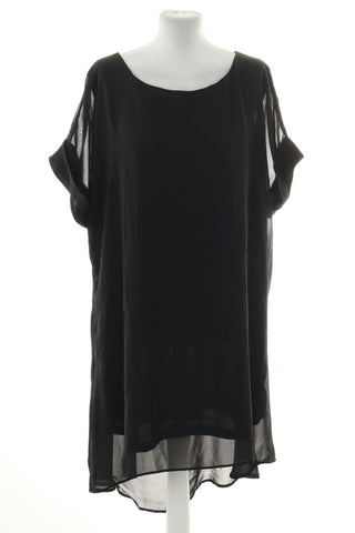 Schwarzes Kleid