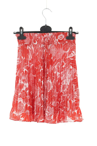 Roter Rock mit Blumenmuster