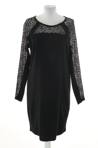 Schwarzes Kleid