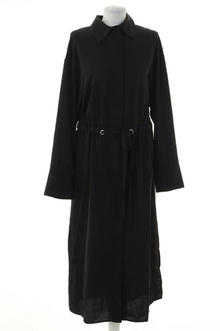 Schwarzes Kleid