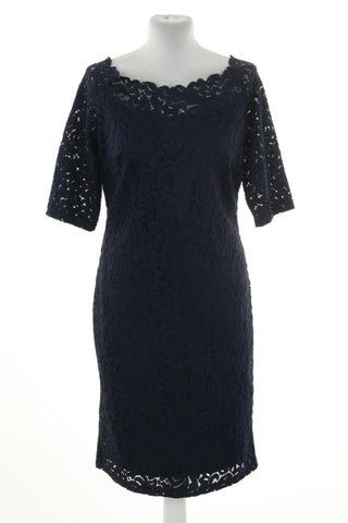 Dunkelblaues Spitzenkleid