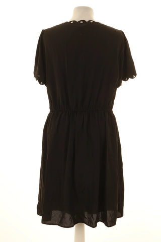 Schwarzes Kleid