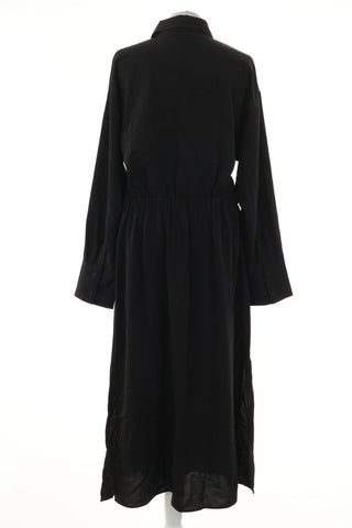 Schwarzes Kleid
