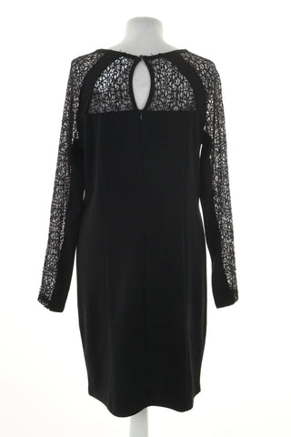 Schwarzes Kleid