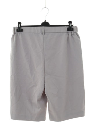Graue Shorts