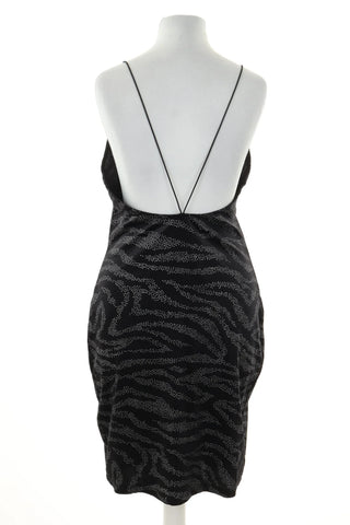 Glänzendes Samtkleid