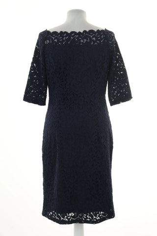 Dunkelblaues Spitzenkleid