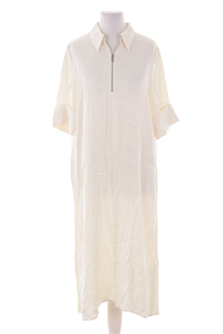Cremefarbenes Kleid