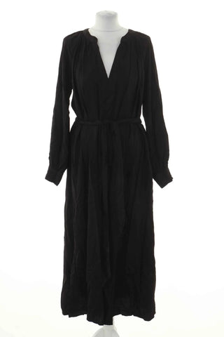 Schwarzes Kleid