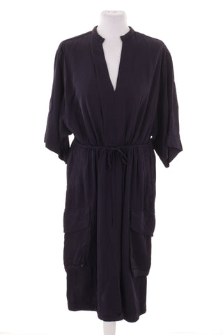 Dunkelblaues Kleid