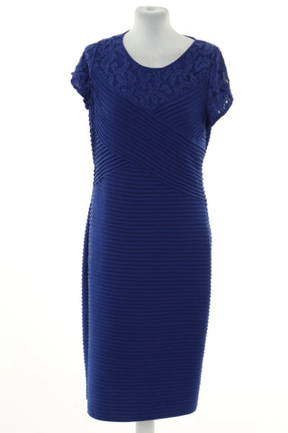 Kornblumenblaues Kleid