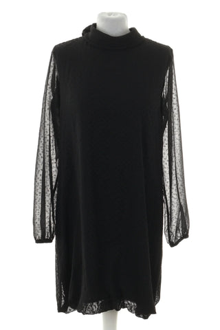 Schwarzes Kleid