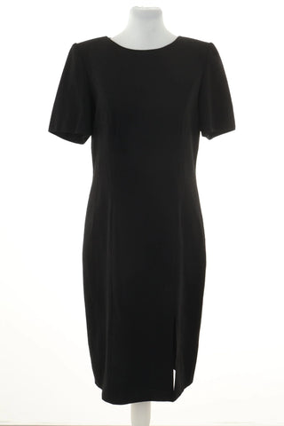 Schwarzes Kleid