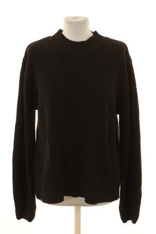 Schwarzer Pullover