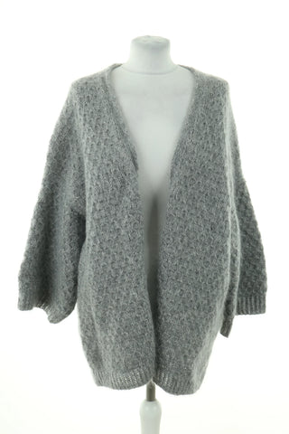 Grauer Pullover