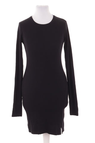 Schwarzes Kleid