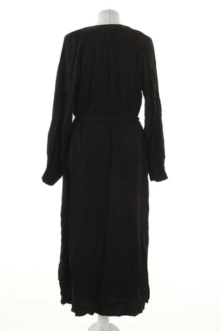 Schwarzes Kleid