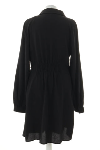 Schwarzes Kleid
