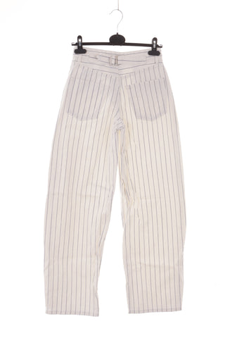 Jeanshosen mit Gürtel