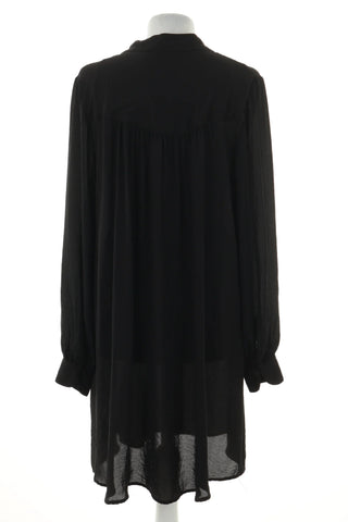 Schwarzes Kleid