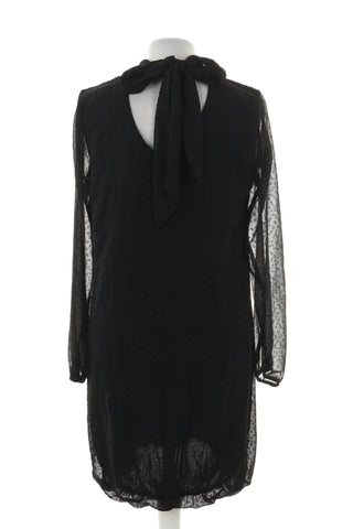 Schwarzes Kleid