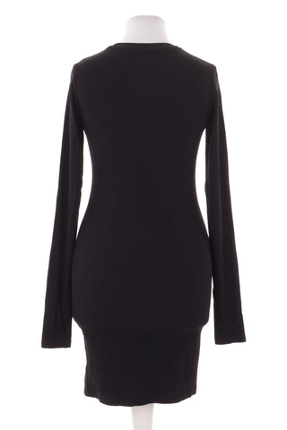 Schwarzes Kleid