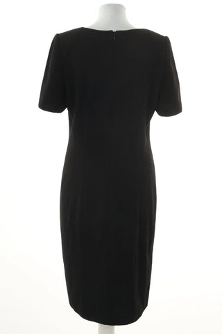 Schwarzes Kleid