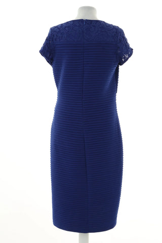 Kornblumenblaues Kleid