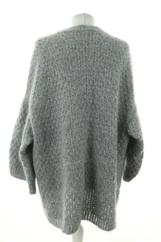 Grauer Pullover