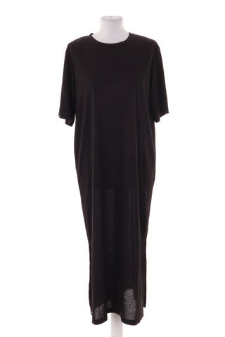 Schwarzes Kleid