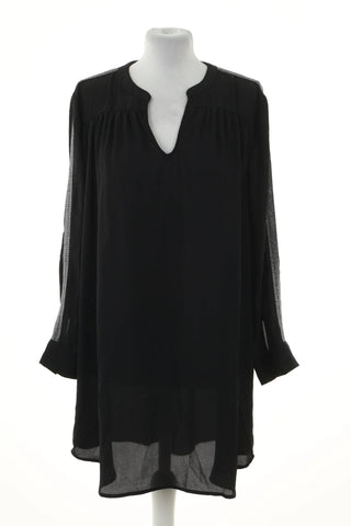 Schwarzes Kleid
