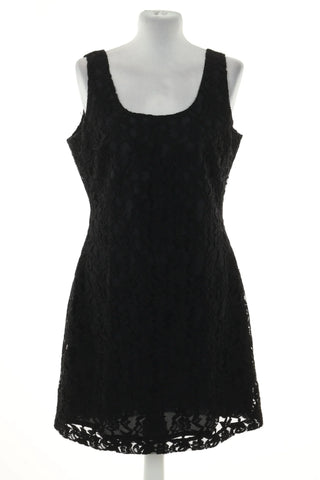 Schwarzes Spitzenkleid