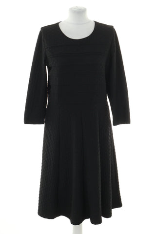 Schwarzes Kleid