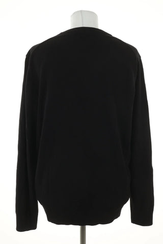 Schwarzer Pullover