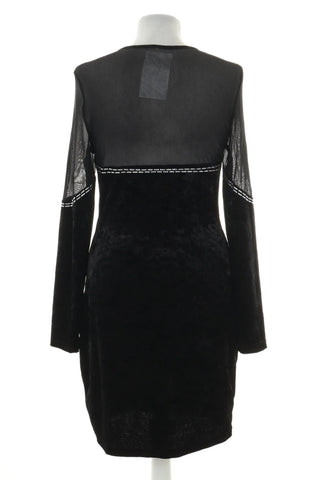 Schwarzes Kleid