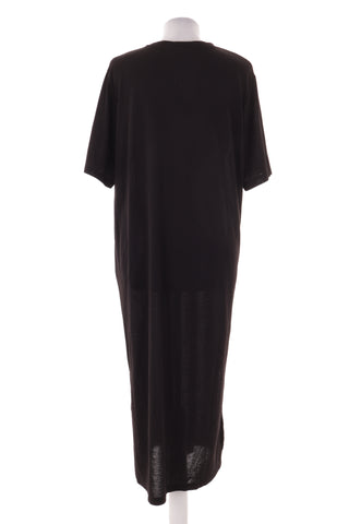 Schwarzes Kleid