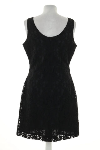 Schwarzes Spitzenkleid