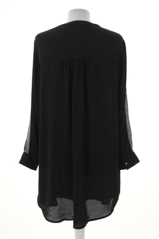 Schwarzes Kleid