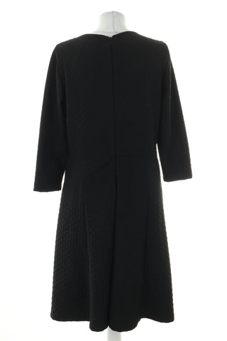 Schwarzes Kleid