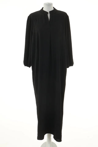 Schwarzes Kleid