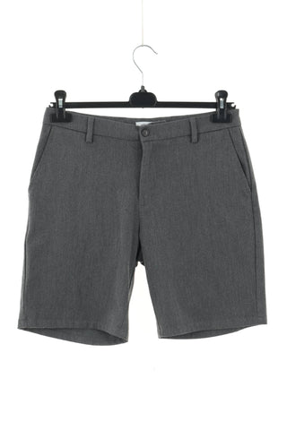 Graue Shorts