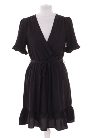 Schwarzes Kleid