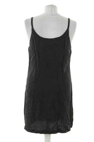 Graues Kleid mit Streifen