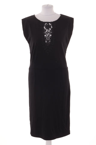 Schwarzes Kleid