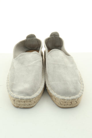 Graue Schuhe